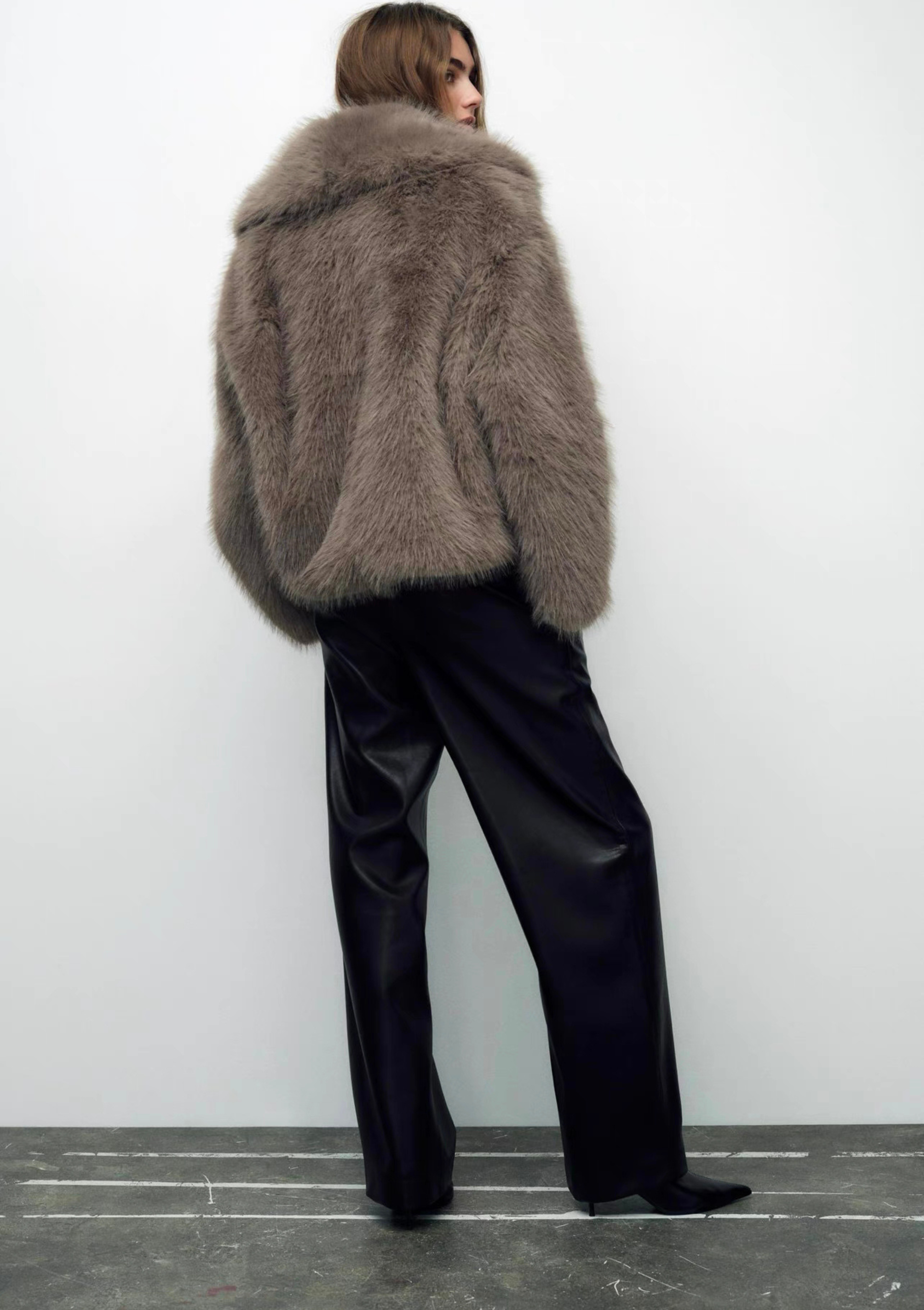 Eleganter brauner Kunstpelzmantel