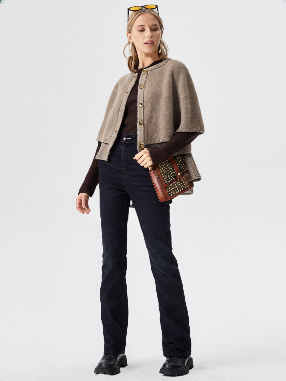 STRICKJACKE MIT CAPE