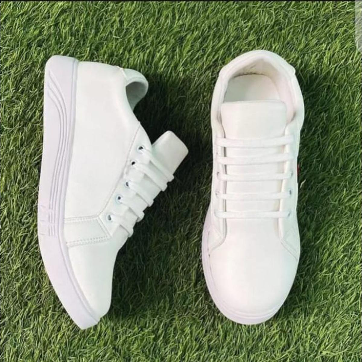 B33 Spin Sneaker